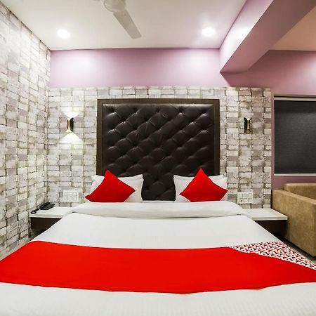 Capital O 41587 Hotel Airport Inn One 아흐메다바드 외부 사진