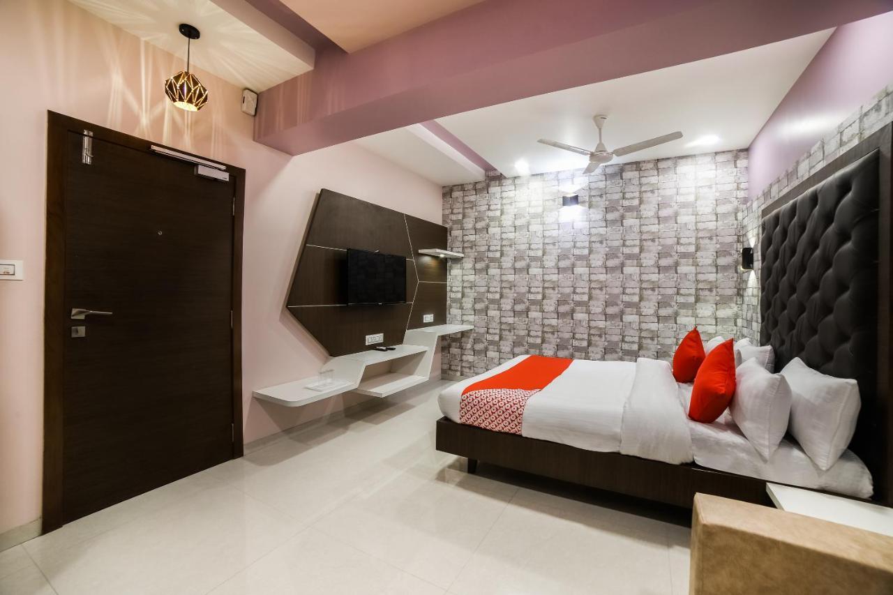 Capital O 41587 Hotel Airport Inn One 아흐메다바드 외부 사진