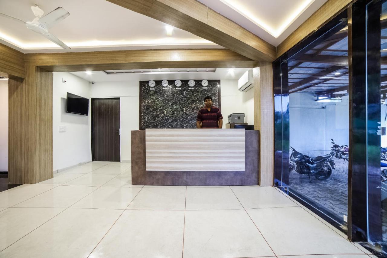 Capital O 41587 Hotel Airport Inn One 아흐메다바드 외부 사진