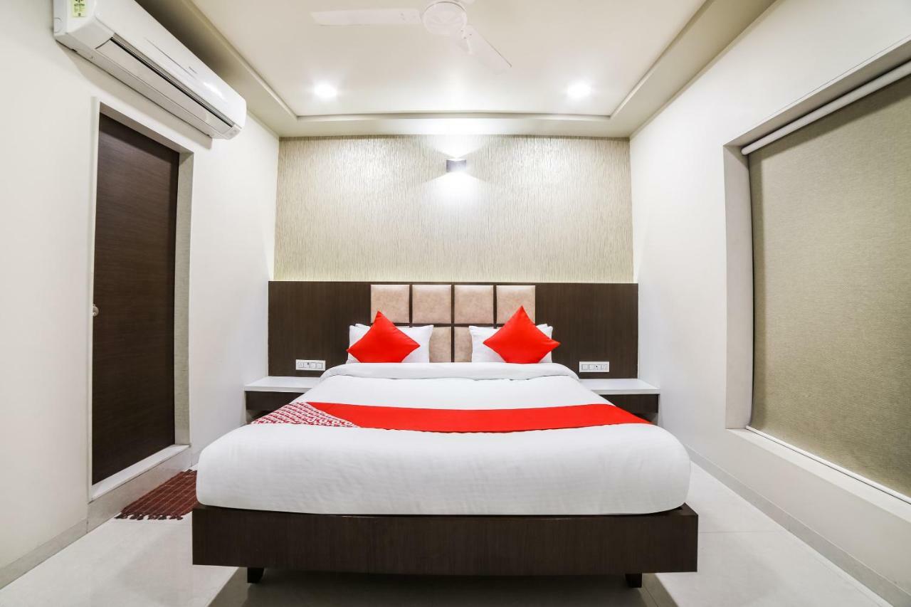 Capital O 41587 Hotel Airport Inn One 아흐메다바드 외부 사진