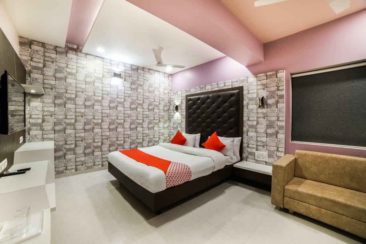 Capital O 41587 Hotel Airport Inn One 아흐메다바드 외부 사진